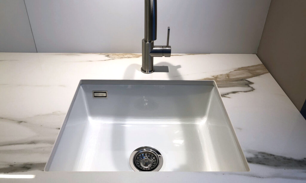 HÄCKER AV4030