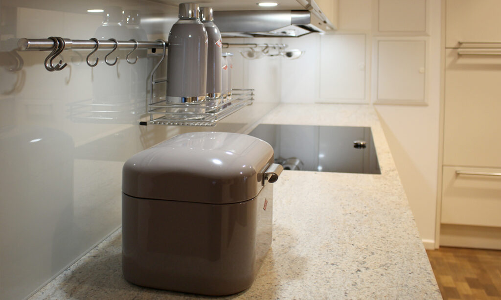HÄCKER AV4030